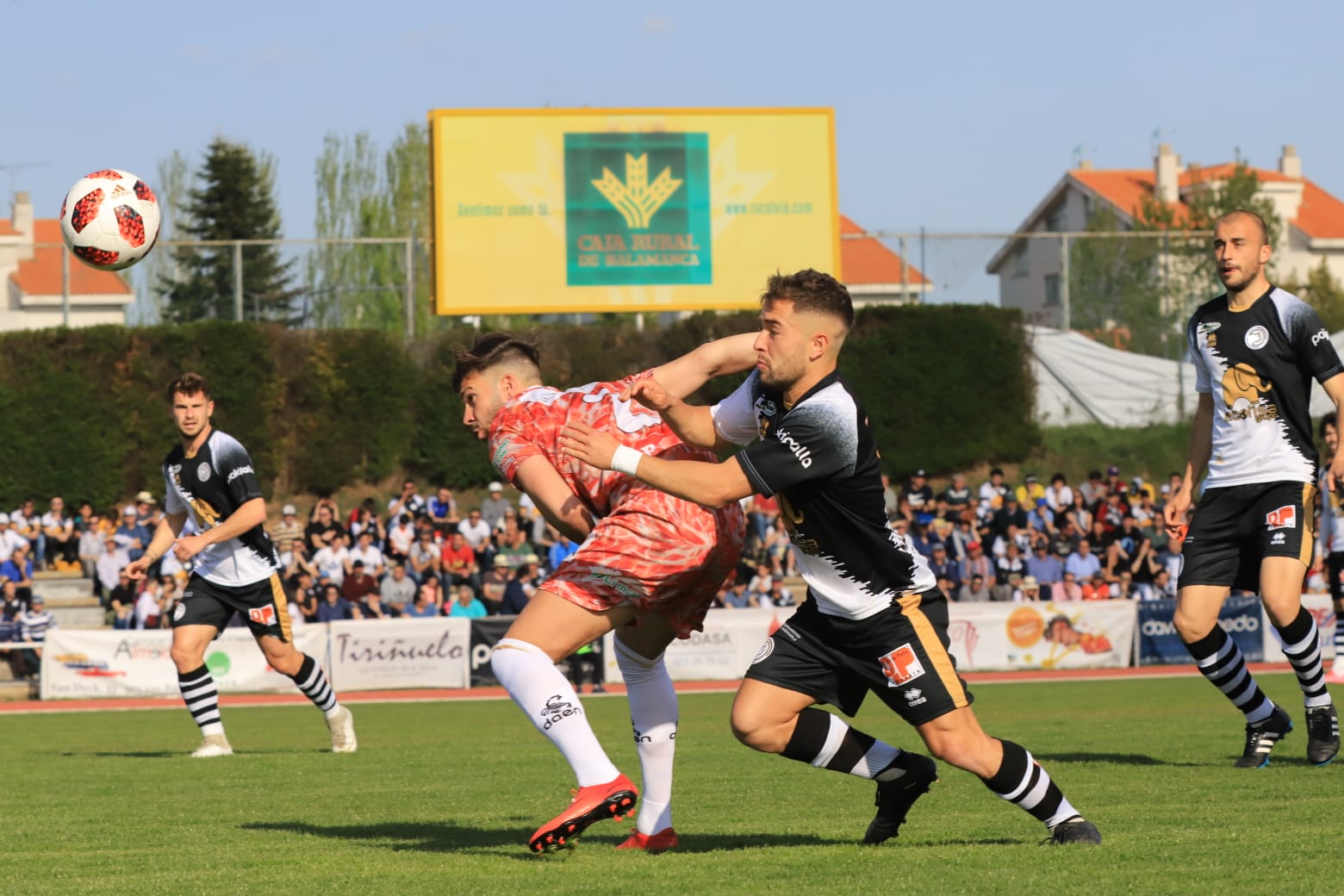 El equipo de la capital vence con un tanto de penalti de Carlos de la Navega y aleja a los chacineros del sueño de pelear por el play-off (1-0)