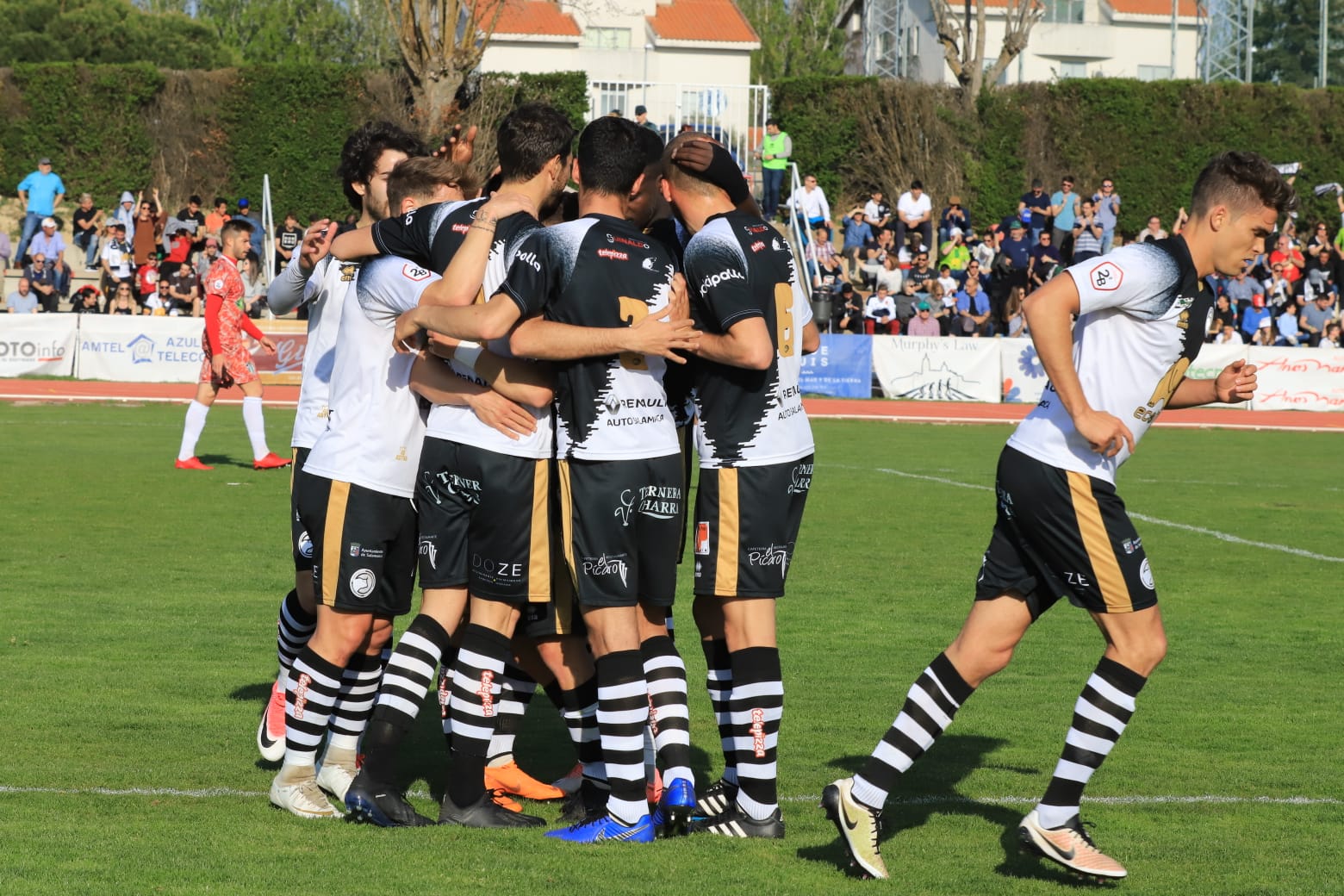 El equipo de la capital vence con un tanto de penalti de Carlos de la Navega y aleja a los chacineros del sueño de pelear por el play-off (1-0)