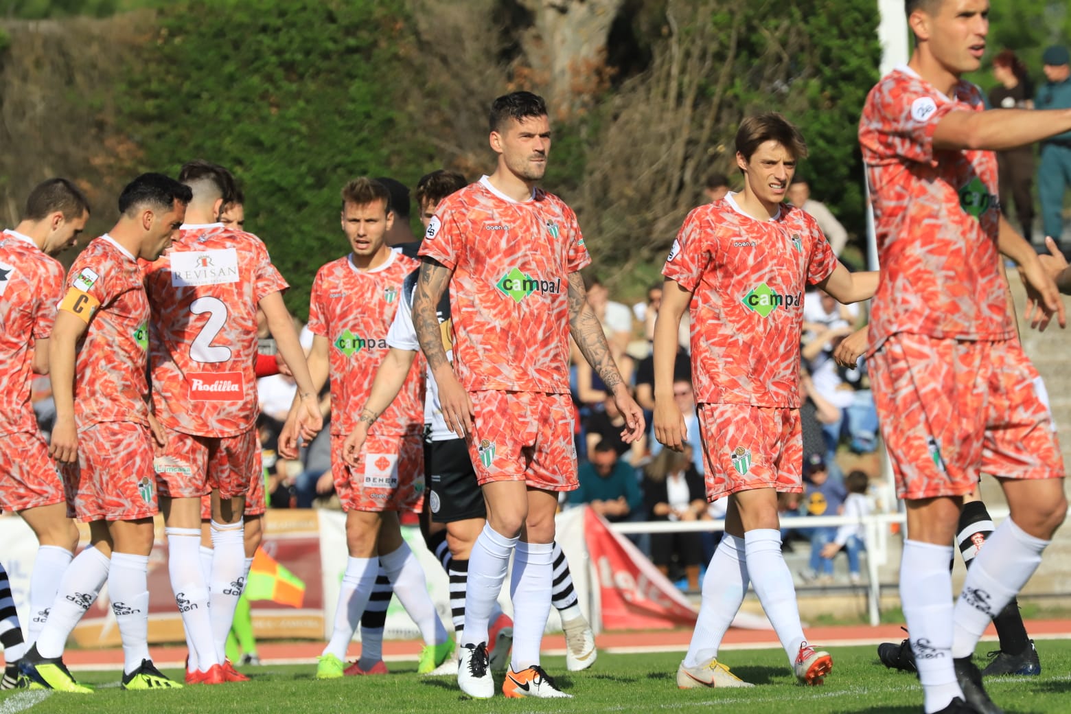 El equipo de la capital vence con un tanto de penalti de Carlos de la Navega y aleja a los chacineros del sueño de pelear por el play-off (1-0)