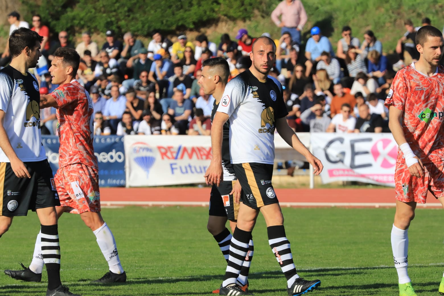 El equipo de la capital vence con un tanto de penalti de Carlos de la Navega y aleja a los chacineros del sueño de pelear por el play-off (1-0)