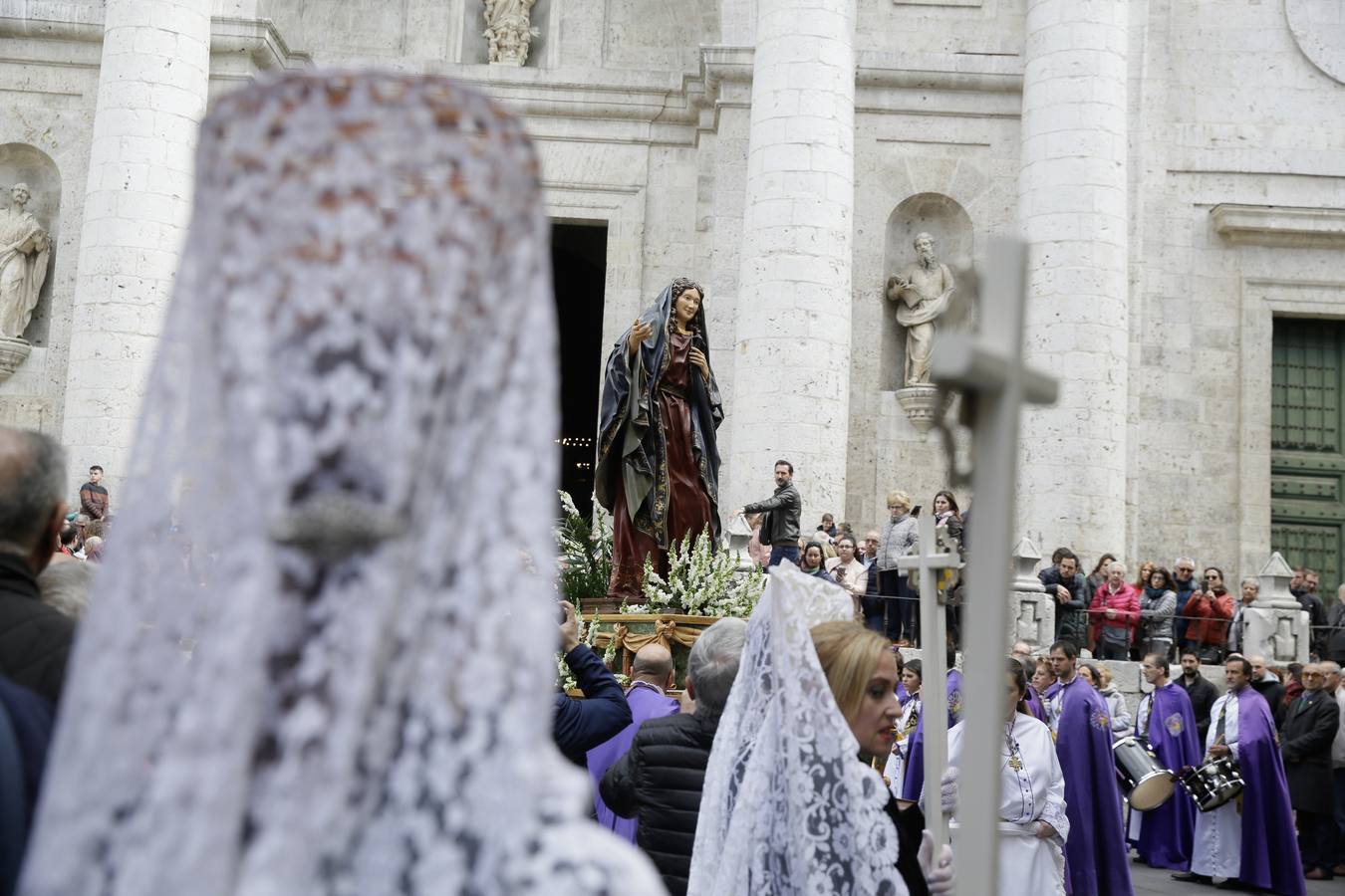 Fotos: Procesión del Encuentro de Jesús Resucitado con la Virgen de la Alegría en Valladolid (2/2)