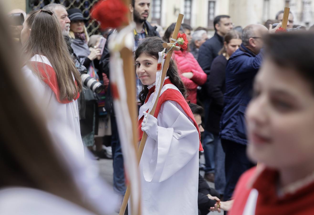 Fotos: Procesión del Encuentro de Jesús Resucitado con la Virgen de la Alegría en Valladolid (2/2)