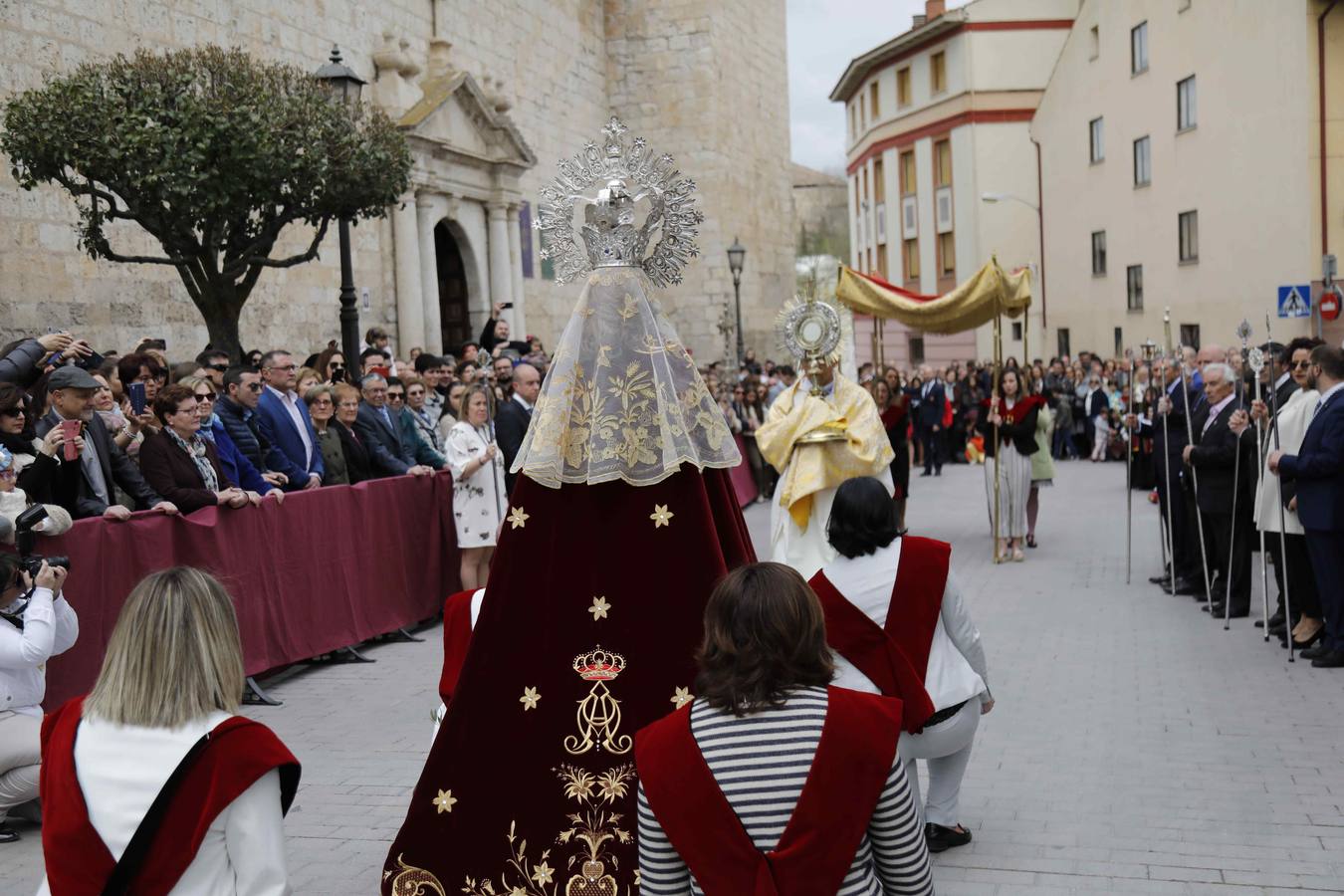 La Virgen de la Asunción fue portada por primera vez en la historia por cuatro mujeres 