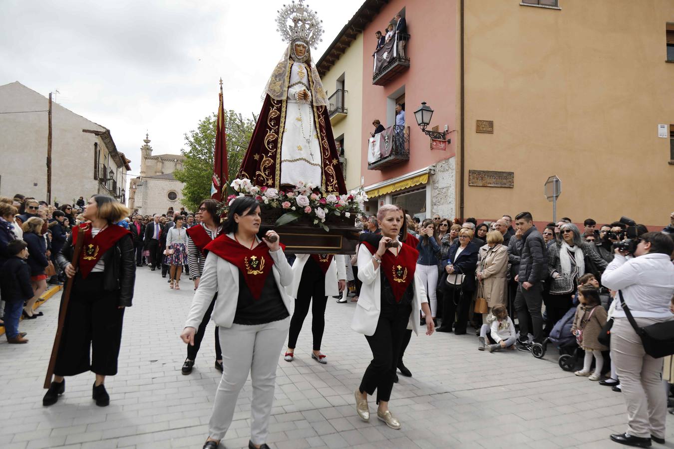 La Virgen de la Asunción fue portada por primera vez en la historia por cuatro mujeres 
