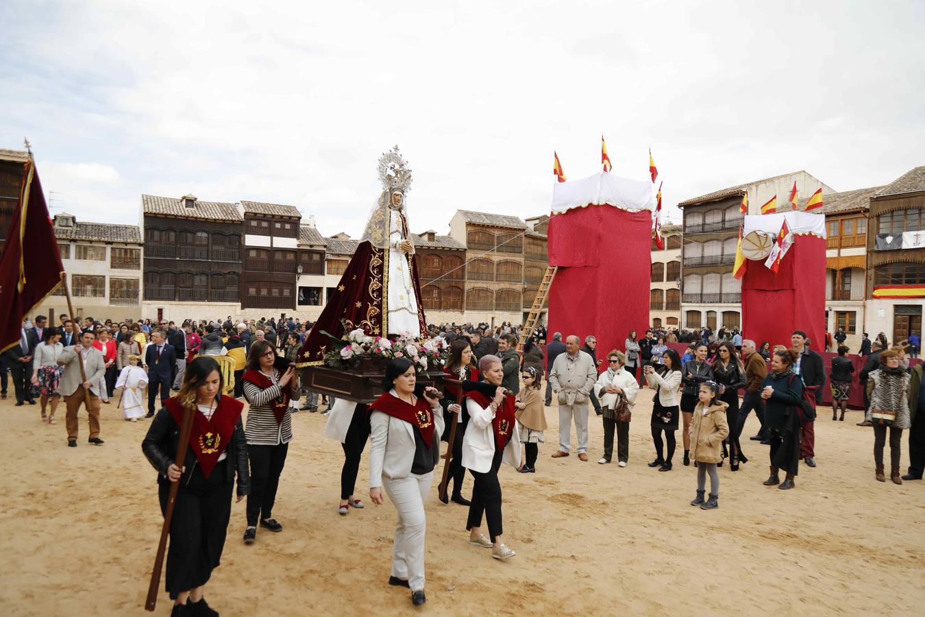 La Virgen de la Asunción fue portada por primera vez en la historia por cuatro mujeres 