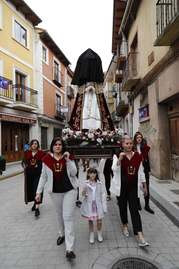 La Virgen de la Asunción fue portada por primera vez en la historia por cuatro mujeres