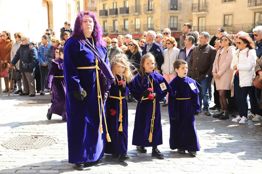 Fotos: Procesión del Encuentro entre la Virgen de la Alegría y Jesús Resucitado en Salamanca