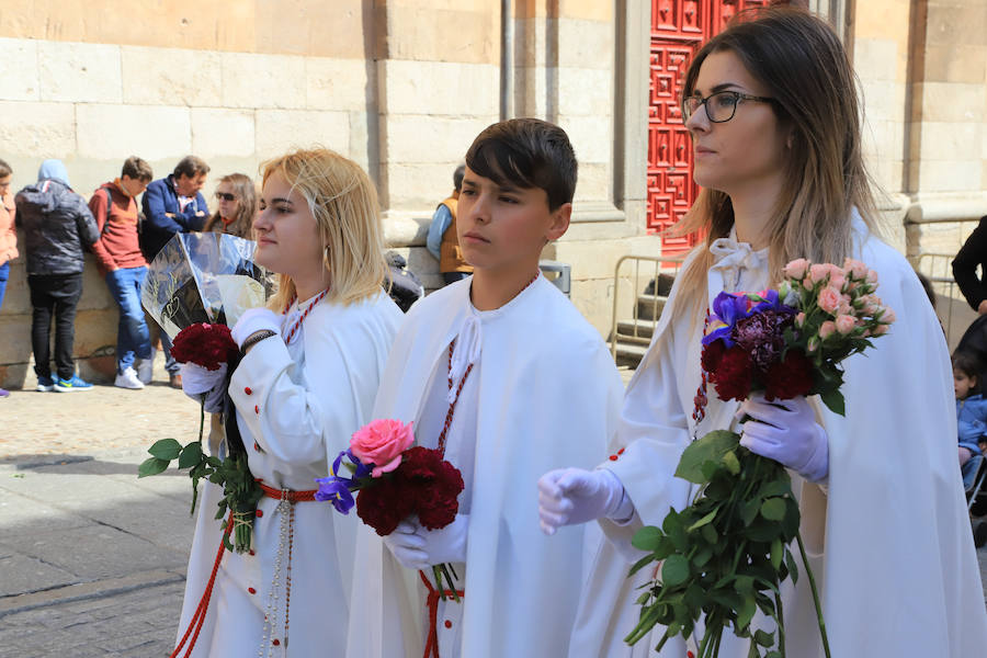 Fotos: Procesión del Encuentro entre la Virgen de la Alegría y Jesús Resucitado en Salamanca