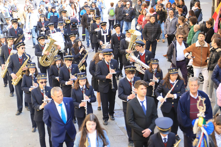 Fotos: Procesión del Encuentro entre la Virgen de la Alegría y Jesús Resucitado en Salamanca