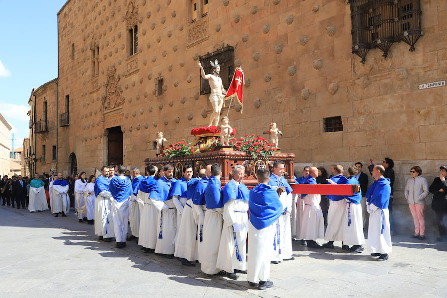 Fotos: Procesión del Encuentro entre la Virgen de la Alegría y Jesús Resucitado en Salamanca