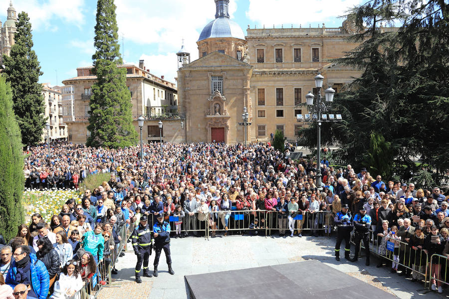 Fotos: Procesión del Encuentro entre la Virgen de la Alegría y Jesús Resucitado en Salamanca