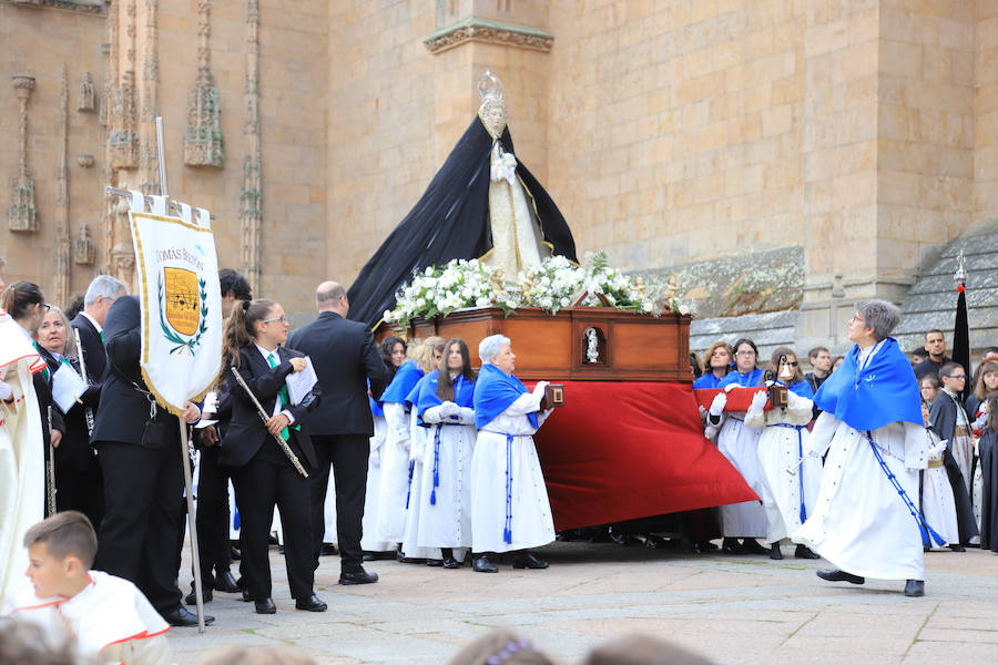 Fotos: Procesión del Encuentro entre la Virgen de la Alegría y Jesús Resucitado en Salamanca