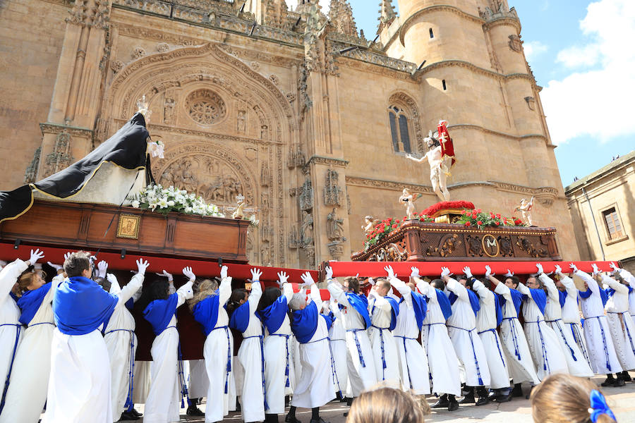 Fotos: Procesión del Encuentro entre la Virgen de la Alegría y Jesús Resucitado en Salamanca
