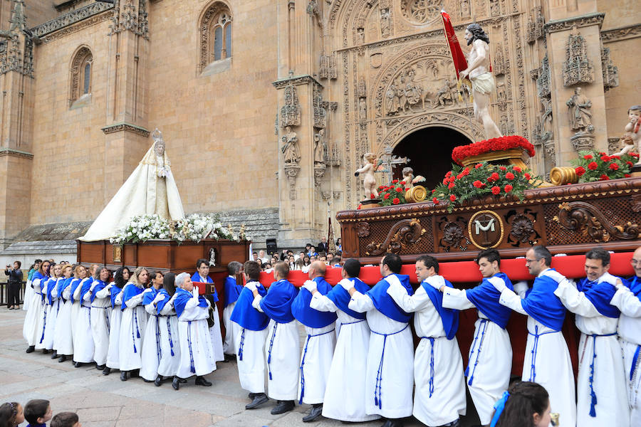 Fotos: Procesión del Encuentro entre la Virgen de la Alegría y Jesús Resucitado en Salamanca