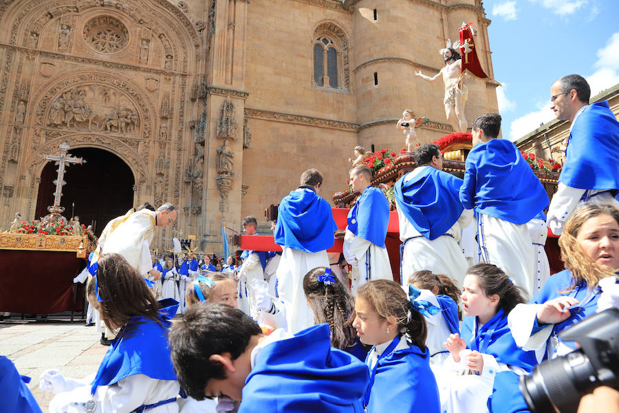 Fotos: Procesión del Encuentro entre la Virgen de la Alegría y Jesús Resucitado en Salamanca