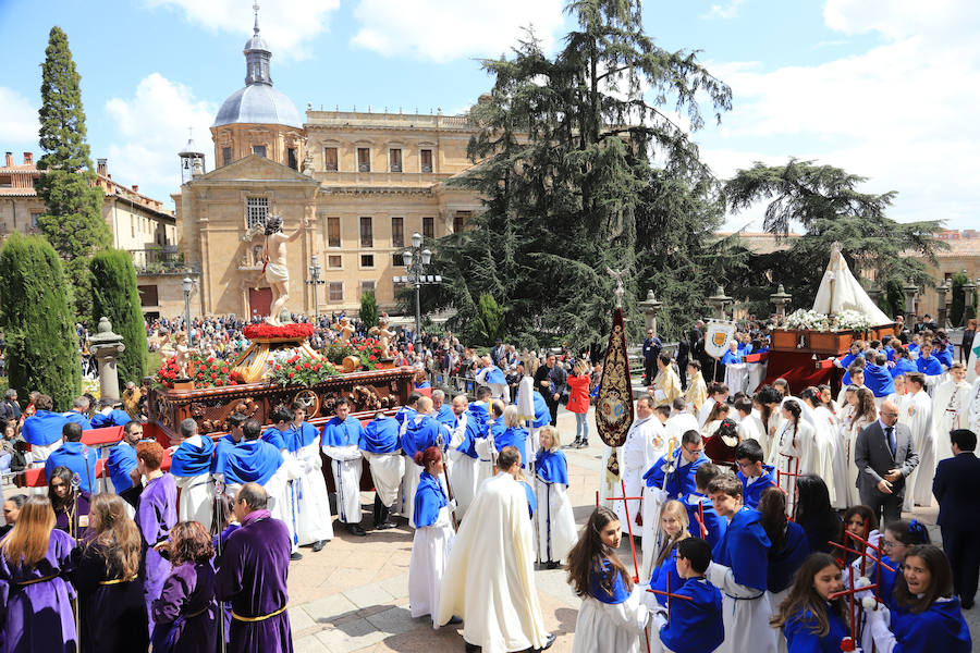 Fotos: Procesión del Encuentro entre la Virgen de la Alegría y Jesús Resucitado en Salamanca
