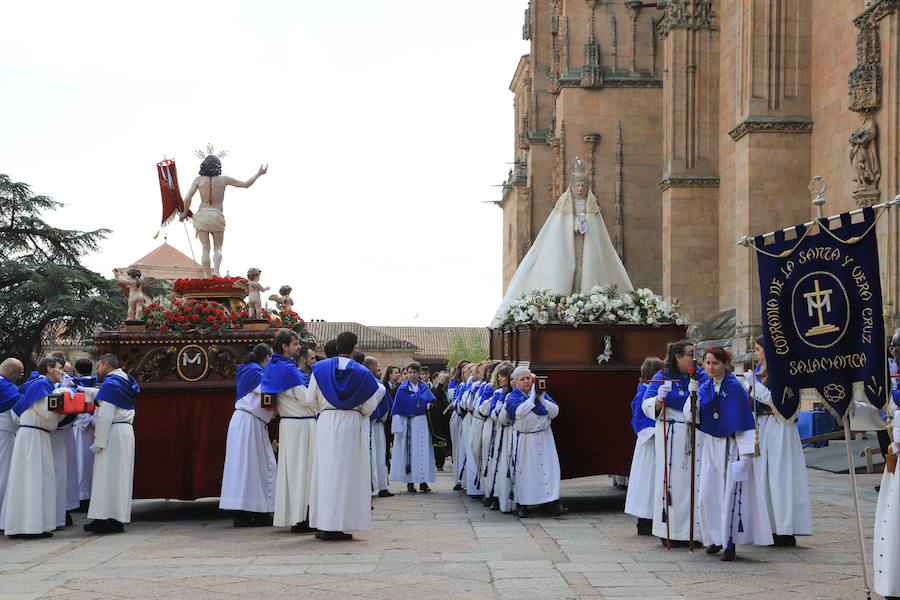 Fotos: Procesión del Encuentro entre la Virgen de la Alegría y Jesús Resucitado en Salamanca