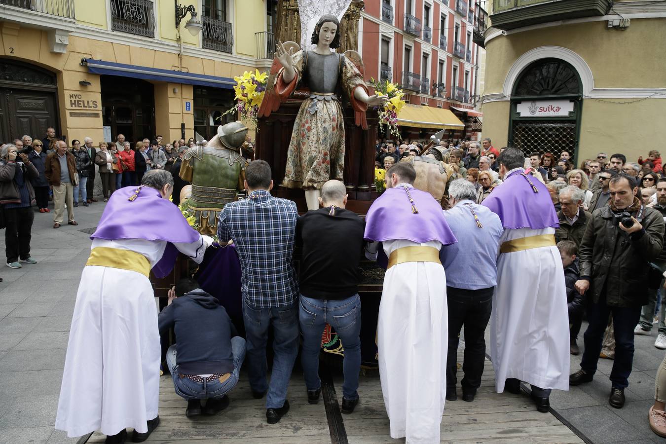 Fotos: Procesión del Encuentro de Jesús Resucitado con la Virgen de la Alegría en Valladolid (2/2)