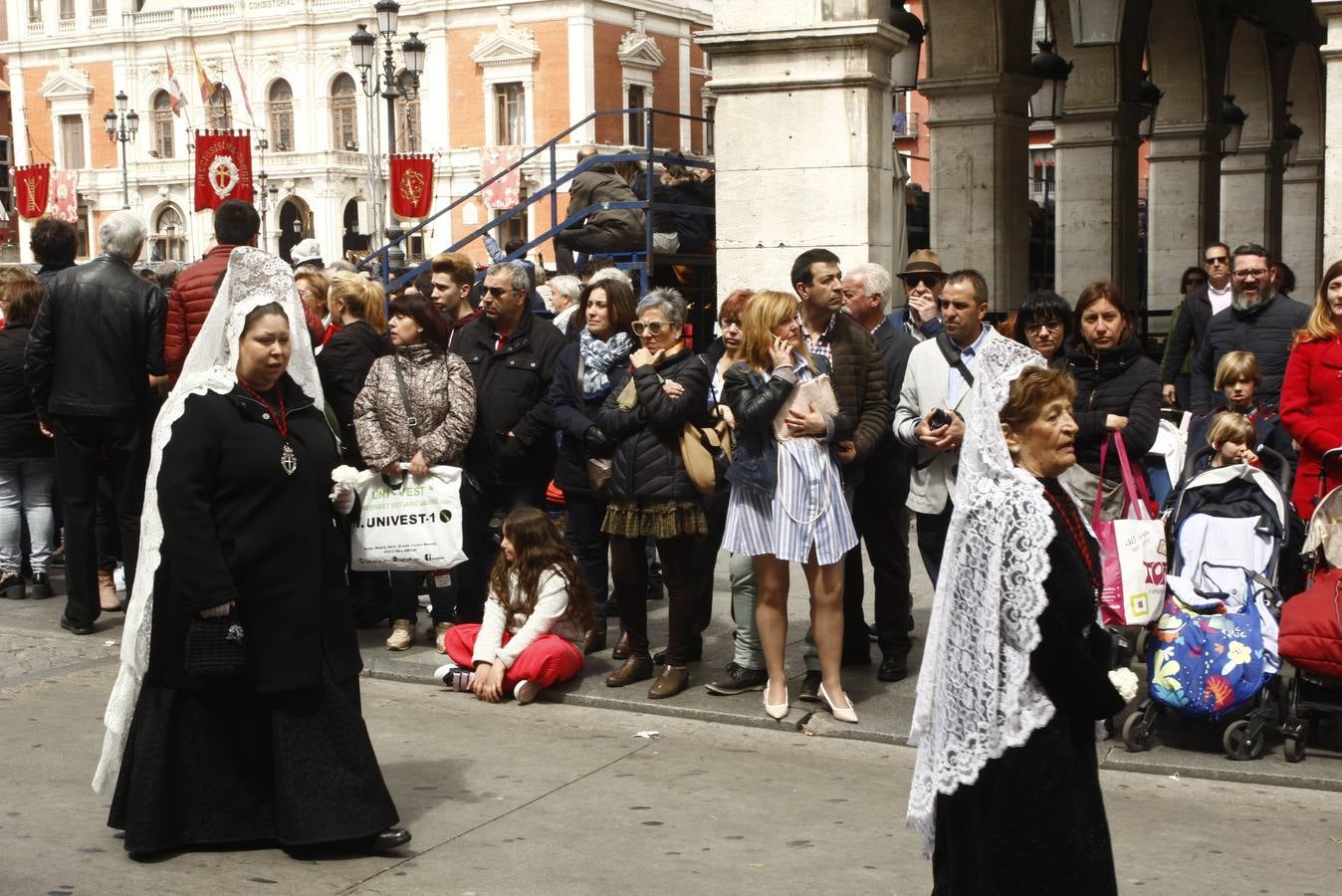 Fotos: Público en la Procesión del Encuentro en Valladolid (1/4)