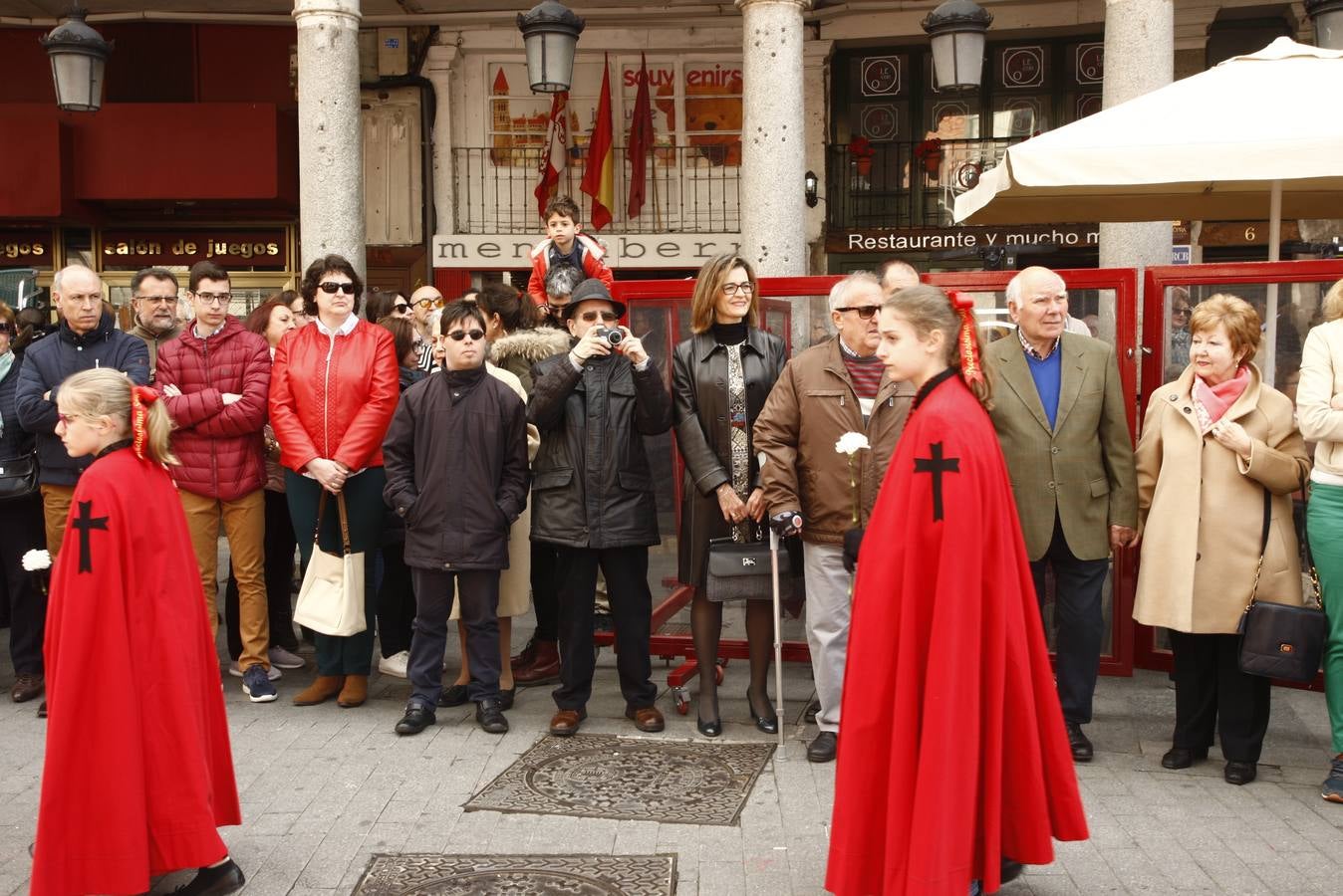 Fotos: Público en la Procesión del Encuentro en Valladolid (1/4)