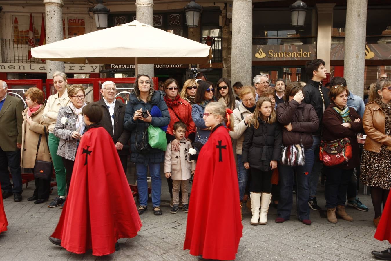 Fotos: Público en la Procesión del Encuentro en Valladolid (1/4)