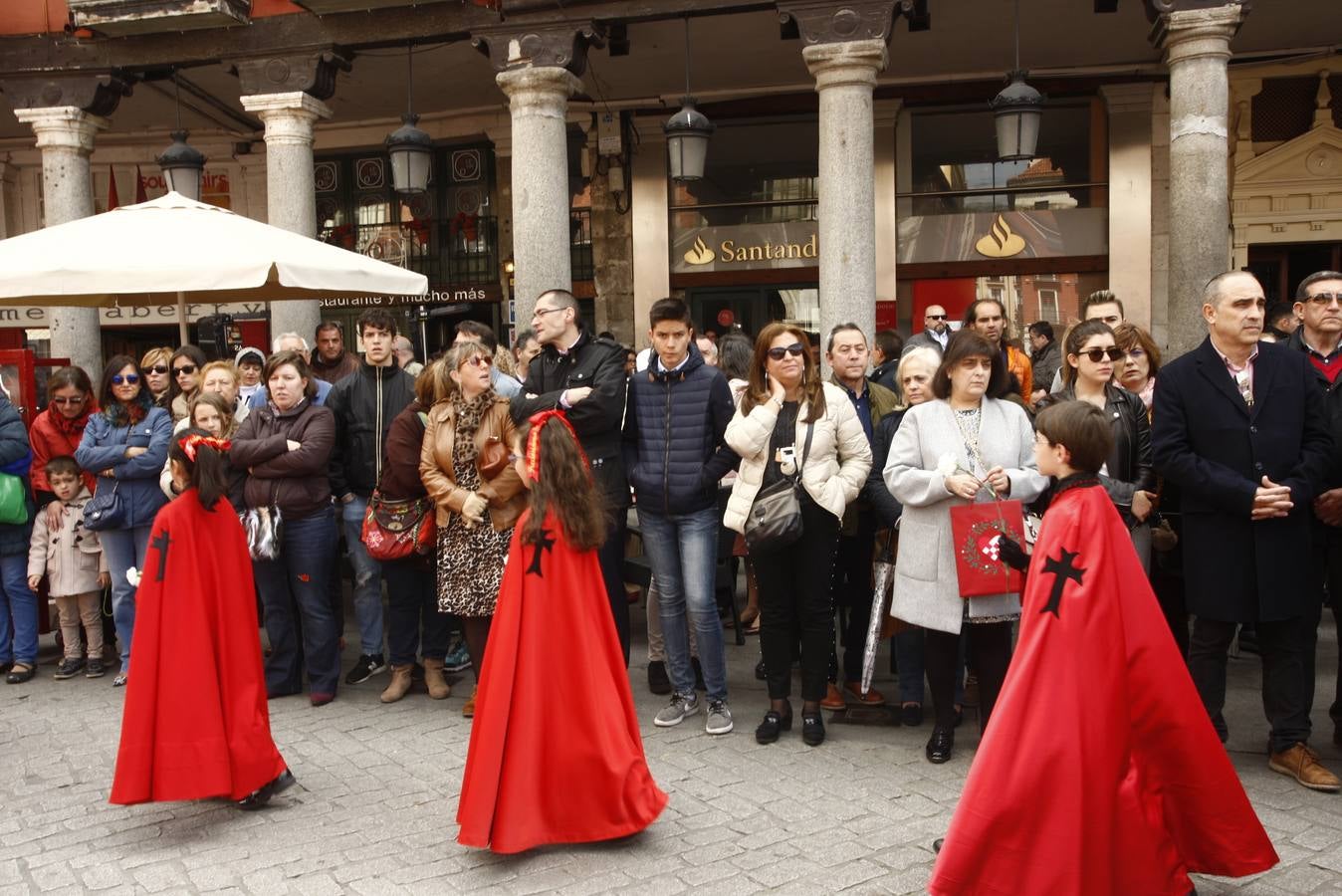 Fotos: Público en la Procesión del Encuentro en Valladolid (1/4)