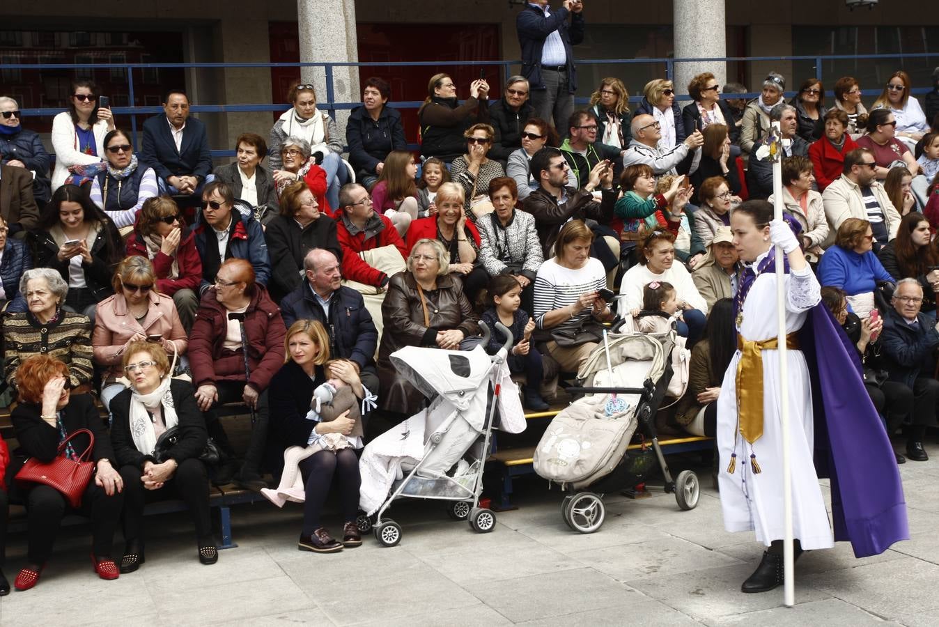 Fotos: Público en la Procesión del Encuentro en Valladolid (1/4)