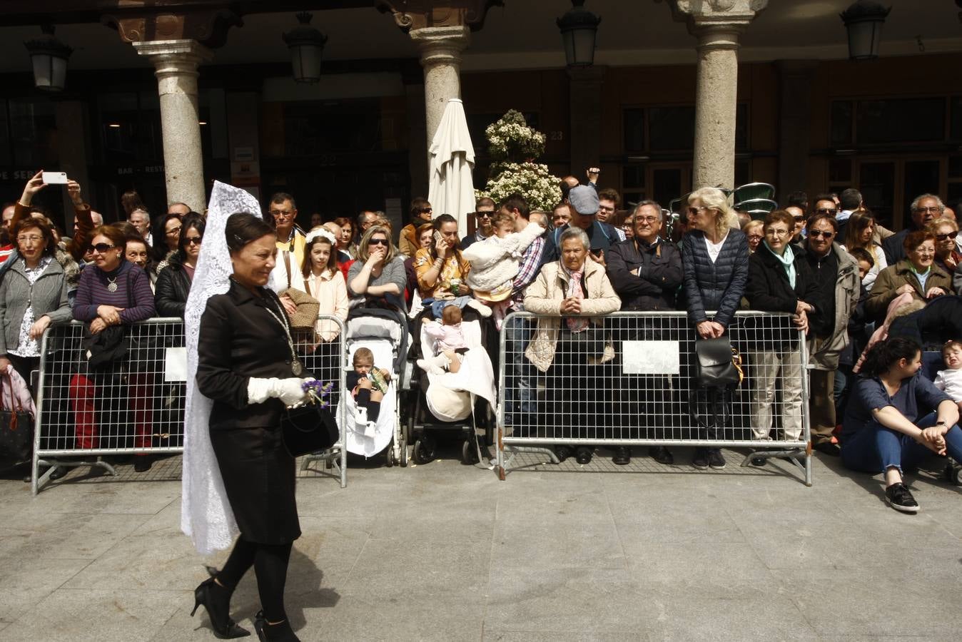 Fotos: Público en la Procesión del Encuentro en Valladolid (2/4)