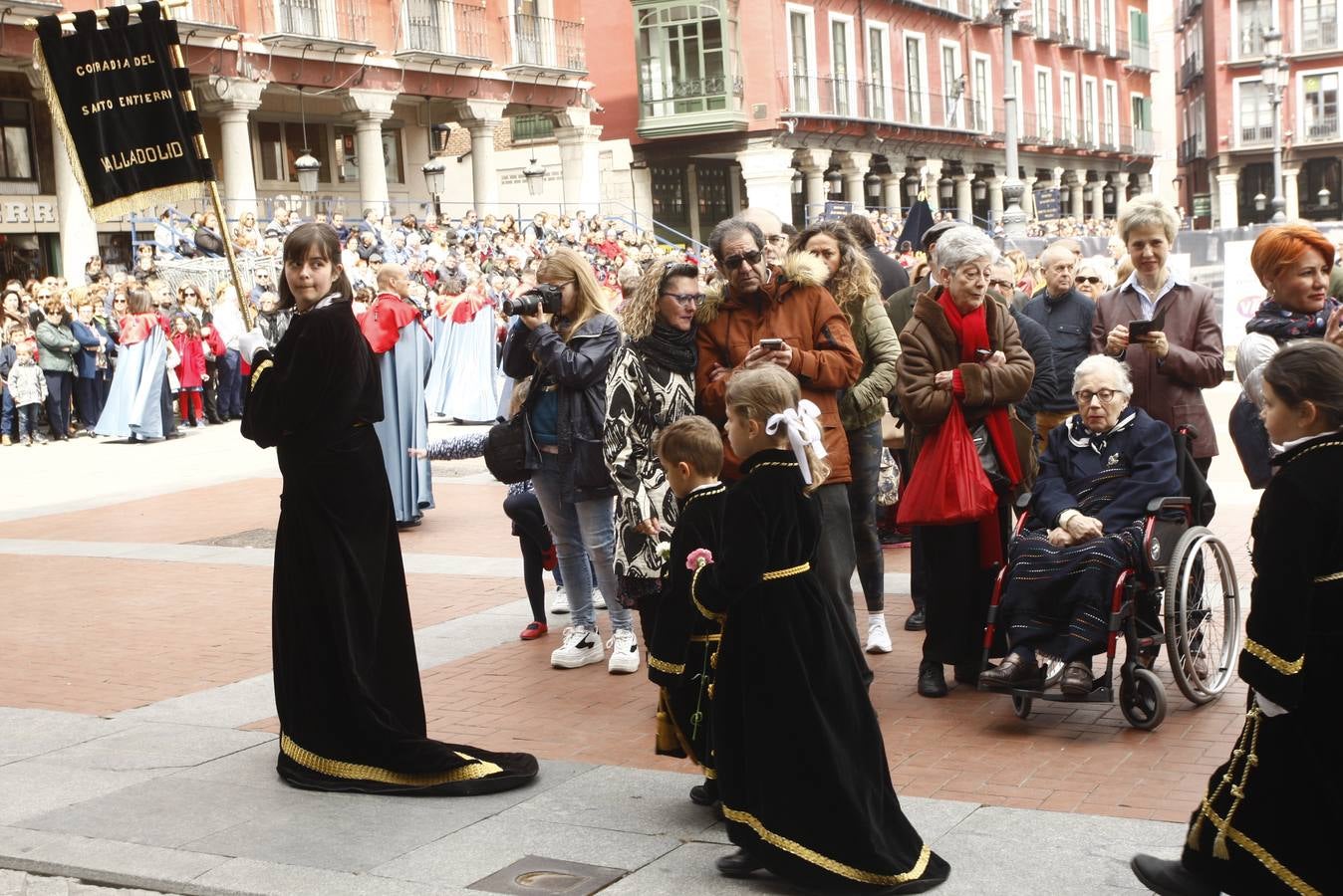 Fotos: Público en la Procesión del Encuentro en Valladolid (2/4)