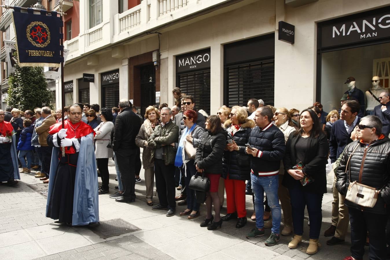 Fotos: Público en la Procesión del Encuentro en Valladolid (2/4)