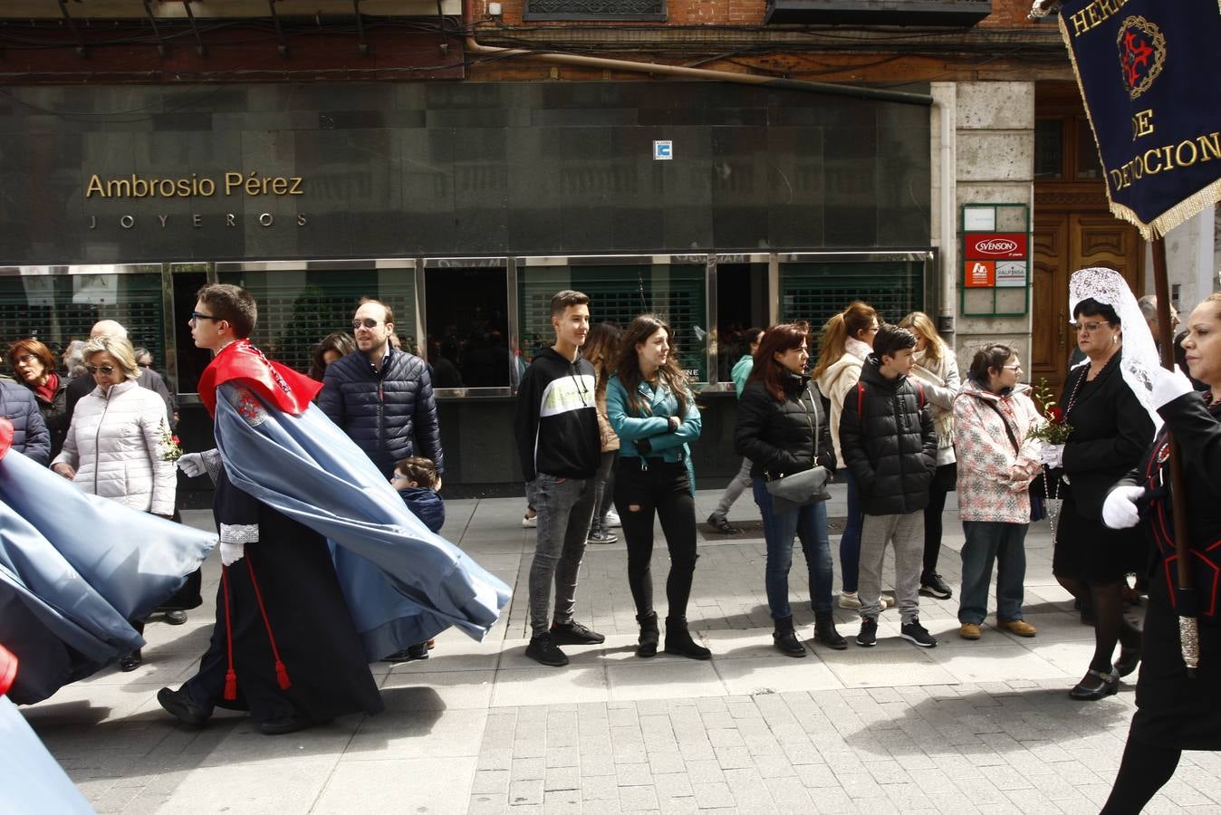 Fotos: Público en la Procesión del Encuentro en Valladolid (2/4)