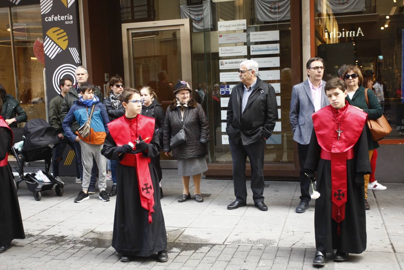 Fotos: Público en la Procesión del Encuentro en Valladolid (3/4)
