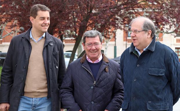 Ángel Ibáñez, cabeza de lista a las Cortes por Burgos, junto con el presidente provincial César Rico y el presidente de la Junta, Juan Vicente Herrera