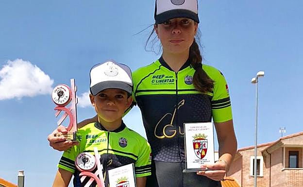 Natalia Ovejero y David Martín, de la Escuela Bejarana, campeones de la Copa de Escuelas BTT
