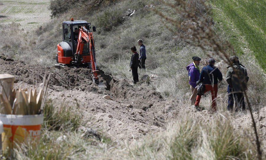 Una excavadora trabaja en los terrenos de Villaconancio, el sábado pasado. 