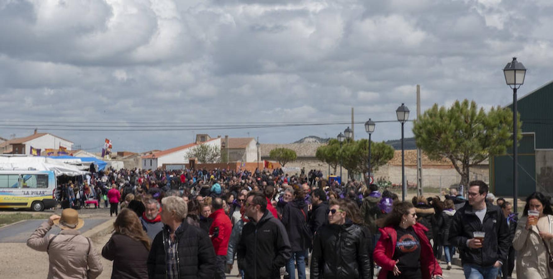 Los más de 13.000 asistentes a la campa de Villalar que celebraron el Día de Castilla y León disfrutaron de viandas y actuaciones de música