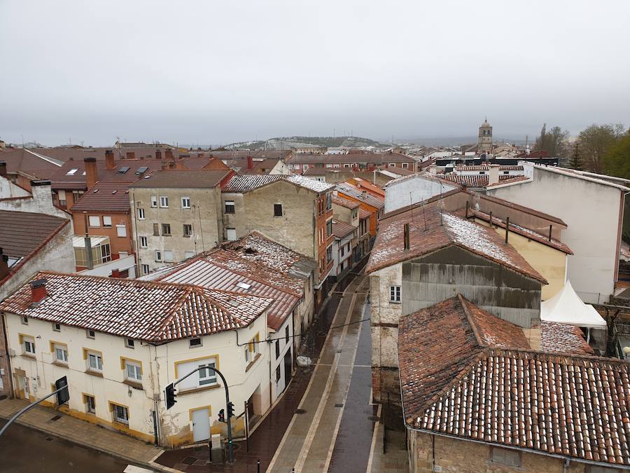 Fotos: La nieve vuelve a finales de abril al norte de Palencia