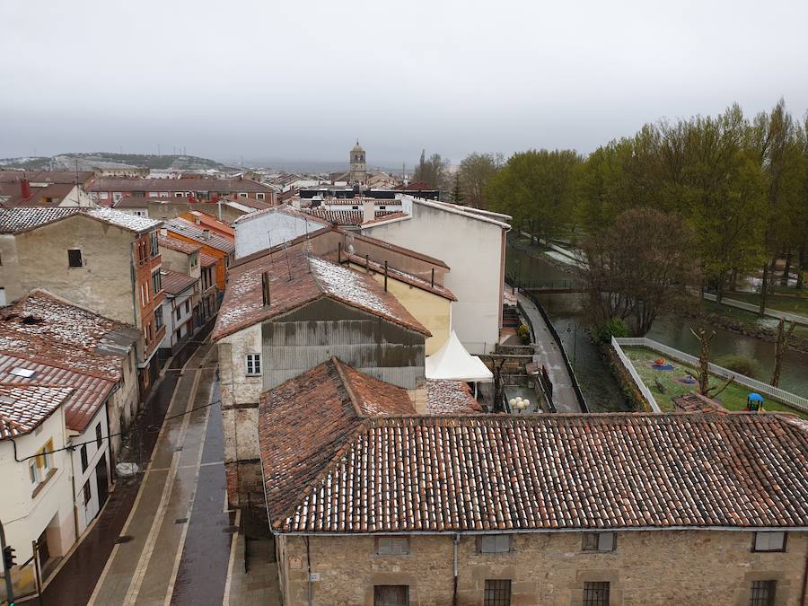 Fotos: La nieve vuelve a finales de abril al norte de Palencia