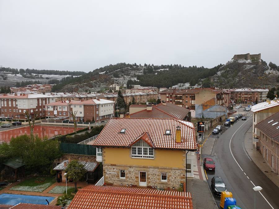 Fotos: La nieve vuelve a finales de abril al norte de Palencia