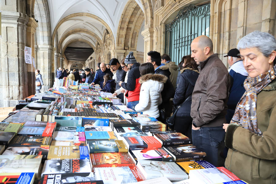 Fotos: Miles de Libros invaden la Plaza Mayor de Salamanca