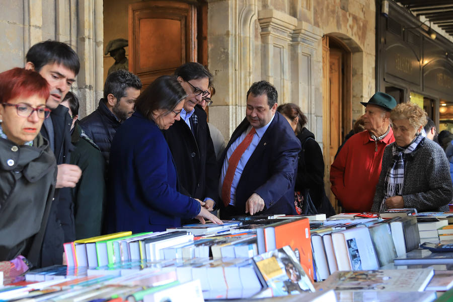 Fotos: Miles de Libros invaden la Plaza Mayor de Salamanca