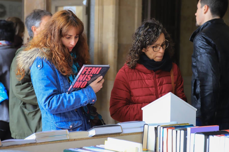 Fotos: Miles de Libros invaden la Plaza Mayor de Salamanca