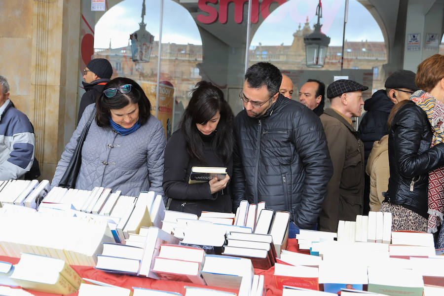 Fotos: Miles de Libros invaden la Plaza Mayor de Salamanca