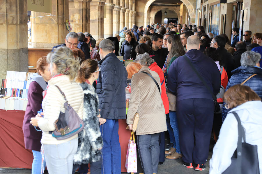 Fotos: Miles de Libros invaden la Plaza Mayor de Salamanca