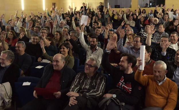 Concejales de 25 municipios en la votación de los estatutos de la Mancomunidad de Valladolid el pasado mes de febrero.