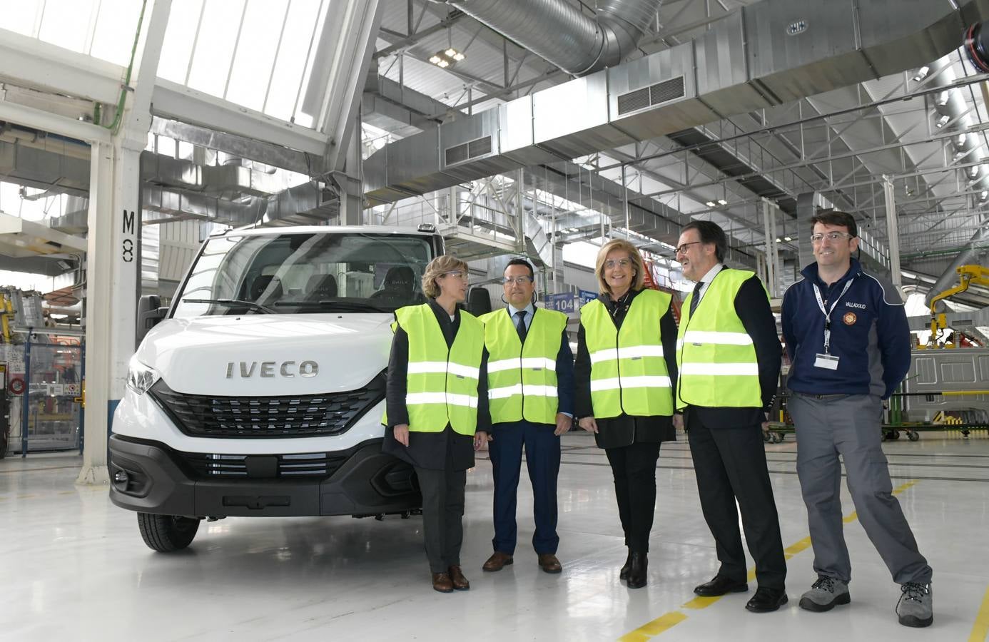 Fotos: Isabel García Tejerina y Fátima Báñez visitan la factoría Iveco en Valladolid