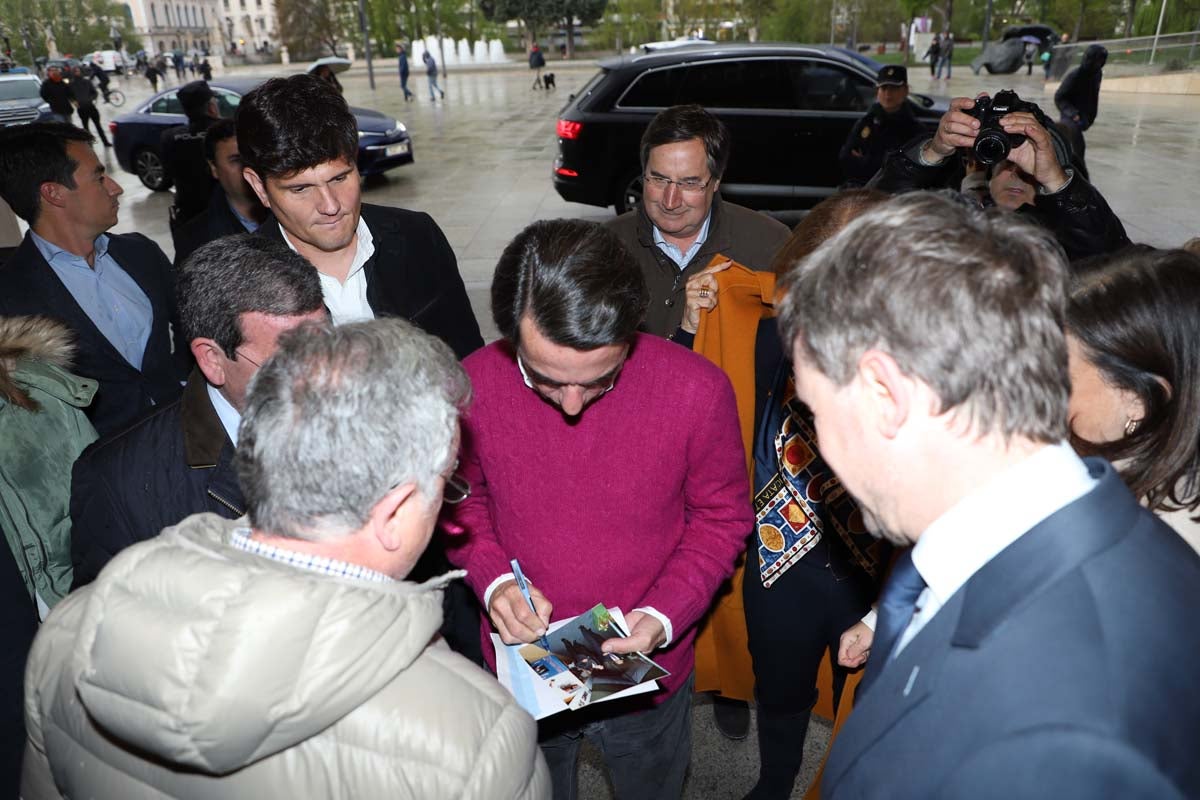 El expresidente del Gobierno José María Aznar participa en un mitin del PP en Burgos. 