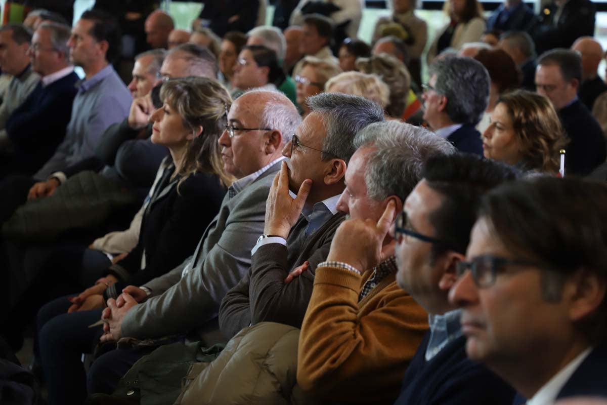 El expresidente del Gobierno José María Aznar participa en un mitin del PP en Burgos. 