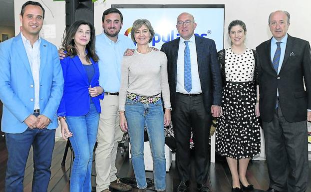 Los candidatos al Congreso y Senado posan con el presidente provincial del PP. 