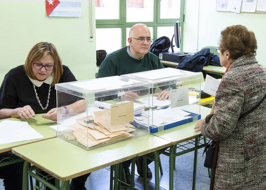 Fotos: Jornada de elecciones generales en Segovia (3)